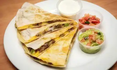 QUESADILLA RES O POLLO